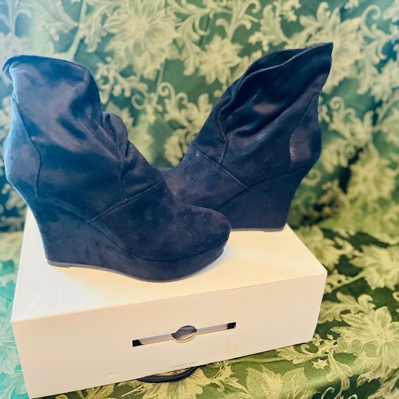 Cuffed suede ankle boots - Picture 6 of 12